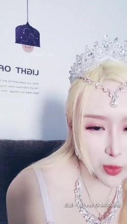出道音乐歌手【热鲨】，直播间唱起优美的歌声，介绍自己是一名歌手 专辑已经录好就是没有钱发行，致敬她！ 截图5