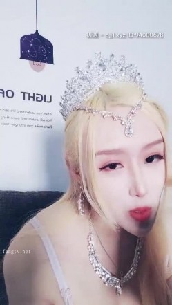 出道音乐歌手【热鲨】，直播间唱起优美的歌声，介绍自己是一名歌手 专辑已经录好就是没有钱发行，致敬她！ 截图6