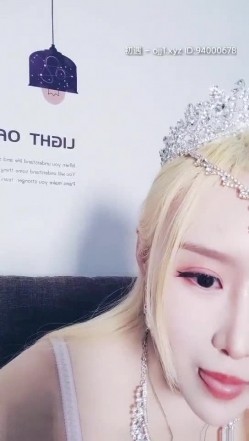 出道音乐歌手【热鲨】，直播间唱起优美的歌声，介绍自己是一名歌手 专辑已经录好就是没有钱发行，致敬她！ 截图7