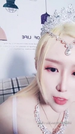 出道音乐歌手【热鲨】，直播间唱起优美的歌声，介绍自己是一名歌手 专辑已经录好就是没有钱发行，致敬她！ 截图10