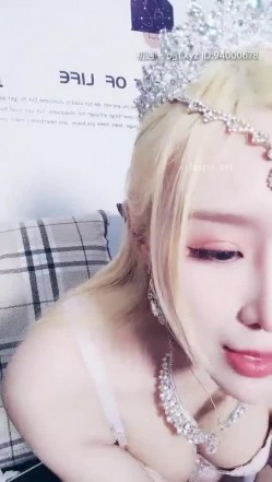 出道音乐歌手【热鲨】，直播间唱起优美的歌声，介绍自己是一名歌手 专辑已经录好就是没有钱发行，致敬她！ 截图11
