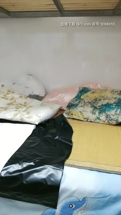 大屁股熟女骚妈跟小鲜肉激情啪啪 被小哥各种体位暴力抽插 浪荡呻吟 截图13