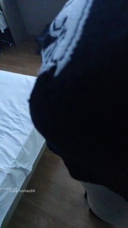 百人斩约炮大神【路少】最新福利，手持第一人称玩肏学生妹，圣水调教，对话精彩 截图4
