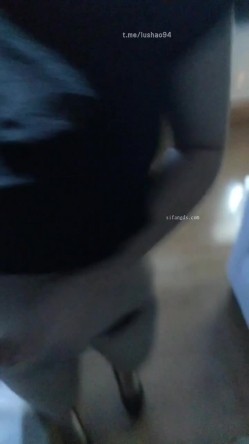 百人斩约炮大神【路少】最新福利，手持第一人称玩肏学生妹，圣水调教，对话精彩 截图10