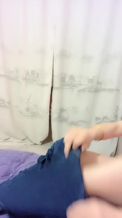 猎奇圈内部分享热门视频极品大奶子哺乳期的奶妈疯狂露出自摸挑逗赚奶粉钱 截图4