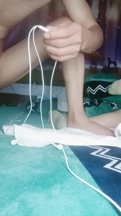 哺乳期的小嫂子饥渴坏了让大哥无套蹂躏，骚逼水真多，让大哥干了骚逼干菊花压在身下爆草抽插好刺激，射一逼 截图11