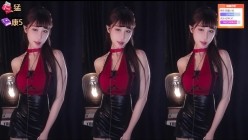 虎牙骚主播【奈c】裸舞诱惑，擦边露逼，毛多一线天，腿细胸大，也算是个极品 截图16