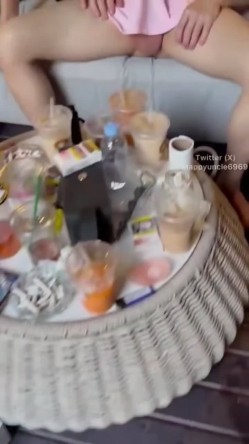 糖葫芦防身术传人 (happyuncle69) 挑战与多位不熟的女孩们出国生活一周 截图2