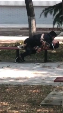 网曝门事件X东财大学生宿舍大院情侣啪啪被几个躲在宿舍的同学围观流出第2部 截图5