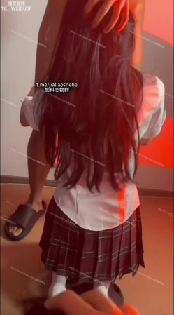 重口警告！把堂妹调教成为吃精液和尿液母狗！妹妹的精液食物吃播「Jojo九九」猥亵白丝JK少女把精液都射在妹妹裙子上 截图1