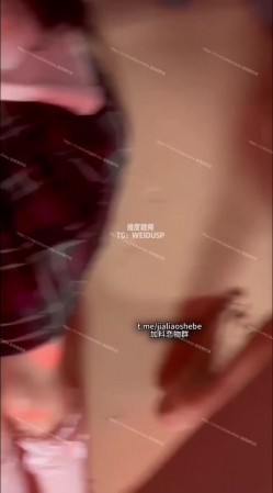 重口警告！把堂妹调教成为吃精液和尿液母狗！妹妹的精液食物吃播「Jojo九九」猥亵白丝JK少女把精液都射在妹妹裙子上 截图13