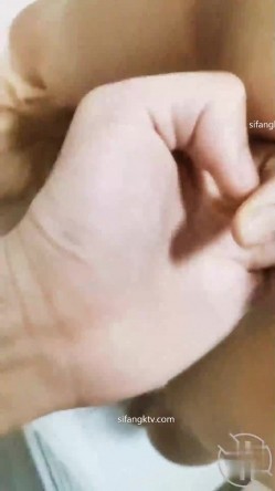 海角社区淫乱大神我的母狗房东 拉少妇房东树林里举腿爆操逼都被过路的看到了到家继续干颜射她脸上 截图13