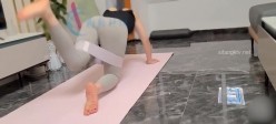 今晚嫂子竟然在客厅锻炼赶紧分享给兄弟们，嫂子的瑜伽裤真骚 截图8