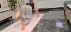 今晚嫂子竟然在客厅锻炼赶紧分享给兄弟们，嫂子的瑜伽裤真骚 截图16