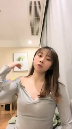 美少女，强烈推荐，【乔公主】校花女神~!清纯可爱~沐浴~抠逼掰穴~流白浆~喷鼻血，刺激 截图6