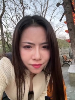 ️户外主播【qingqing-ss】高颜值长腿丝袜、公园、网吧大胆裸露自慰 截图13