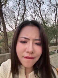 ️户外主播【qingqing-ss】高颜值长腿丝袜、公园、网吧大胆裸露自慰 截图14
