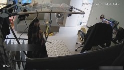 破解摄像头真实偷拍，男生趁女友睡着后操了她的闺蜜，女友经常在他打游戏的时候勾引他做爱 截图10