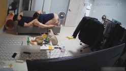 破解摄像头真实偷拍，男生趁女友睡着后操了她的闺蜜，女友经常在他打游戏的时候勾引他做爱 截图13
