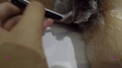 【真实MJ】女神，大长腿旅游美女，酒店开着电视，帮女神洗澡刮阴毛，拿鸡巴蹭女神的樱唇，插进梦寐以求的女神穴！ 截图14