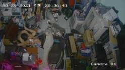 黑客破解摄像头监控偷拍 电脑维修店内夫妻口爆啪啪 超刺激！ 截图1