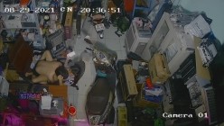 黑客破解摄像头监控偷拍 电脑维修店内夫妻口爆啪啪 超刺激！ 截图3