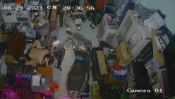黑客破解摄像头监控偷拍 电脑维修店内夫妻口爆啪啪 超刺激！ 截图4