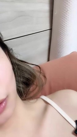 人气女神来袭，明星颜值，大美女，【广州大学生】，身材曼妙前凸后翘，白浆从洞洞流出 截图4