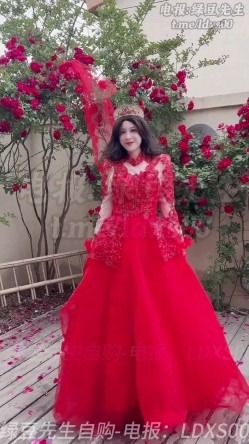 桉X lananlanan520元单片解锁高价福利《婚礼结束后的淫欢》火红婚纱，开放丝袜，女上位骑乘榨精 截图3