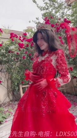 桉X lananlanan520元单片解锁高价福利《婚礼结束后的淫欢》火红婚纱，开放丝袜，女上位骑乘榨精 截图4