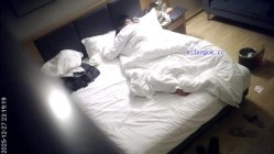 酒店偷拍 高冷反差婊圣诞跨年被男友操无毛二天二夜 截图1