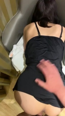 性爱泄密重磅福利推特社保车模人妻『阿拉善战神车队长』翘挺美乳 骚逼浪穴 各种啪啪 截图9
