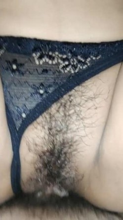 和公司的少妇勾肩搭背、真实做爱记录她在床上真的好自然，听她叫春都是一种享受 截图9
