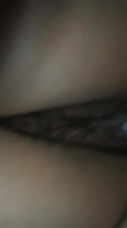 和公司的少妇勾肩搭背、真实做爱记录她在床上真的好自然，听她叫春都是一种享受 截图15