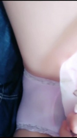性感漂亮的连衣裙美女公园散步时被冒充导演的猥琐男哄骗在路边简单操完后又带回住所试试床戏!国语对白! 截图7