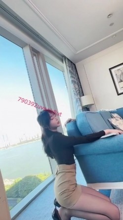 秀人网人气女神，【玥儿玥】最新黑丝高跟，职业装御姐范，大尺度漏奶头 截图8