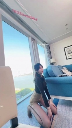 秀人网人气女神，【玥儿玥】最新黑丝高跟，职业装御姐范，大尺度漏奶头 截图10