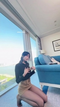 秀人网人气女神，【玥儿玥】最新黑丝高跟，职业装御姐范，大尺度漏奶头 截图11