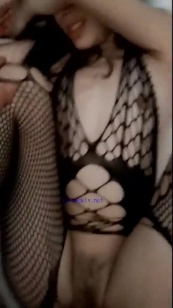 《百度云泄密》身材不错的网红小姐姐和榜一大哥之间的秘密被曝光 截图9