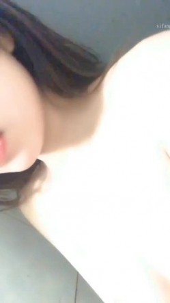 《云盘泄密》冒充经纪人忽悠相当模特的漂亮学妹脱光了看她的鲍鱼 截图8
