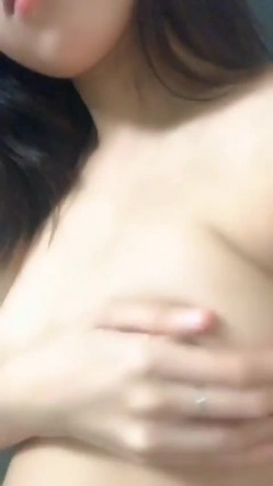 《云盘泄密》冒充经纪人忽悠相当模特的漂亮学妹脱光了看她的鲍鱼 截图16
