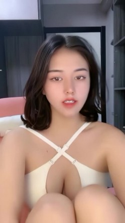 【美乳御姐】【奶巴】奶子很漂亮的姐姐直播间秀小白兔 截图13