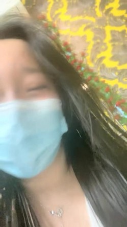 【黛西老师】，真实SPA按摩店偷拍，眼镜小帅哥刚上岗，小骚逼水汪汪真淫荡，无毛白虎穴，赞 截图9