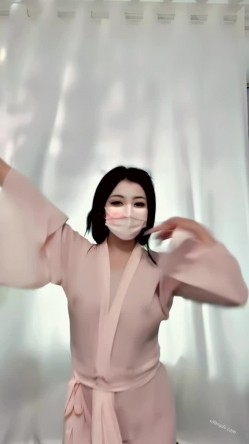 青春无敌，抖音风艺校美少女【杨晓花】定制福利，露脸露点，各种热门BGM裸舞 截图7