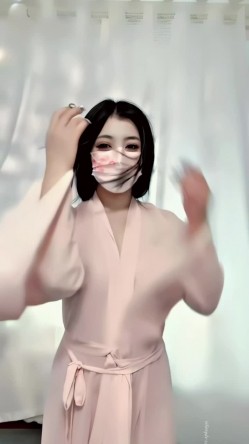 青春无敌，抖音风艺校美少女【杨晓花】定制福利，露脸露点，各种热门BGM裸舞 截图8