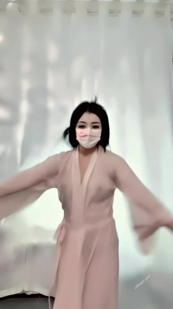 青春无敌，抖音风艺校美少女【杨晓花】定制福利，露脸露点，各种热门BGM裸舞 截图11