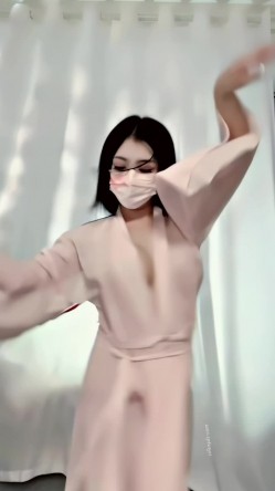 青春无敌，抖音风艺校美少女【杨晓花】定制福利，露脸露点，各种热门BGM裸舞 截图12
