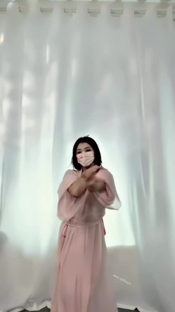 青春无敌，抖音风艺校美少女【杨晓花】定制福利，露脸露点，各种热门BGM裸舞 截图13