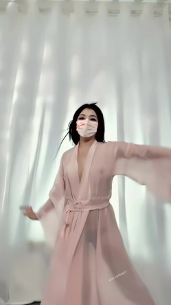 青春无敌，抖音风艺校美少女【杨晓花】定制福利，露脸露点，各种热门BGM裸舞 截图14