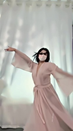 青春无敌，抖音风艺校美少女【杨晓花】定制福利，露脸露点，各种热门BGM裸舞 截图15